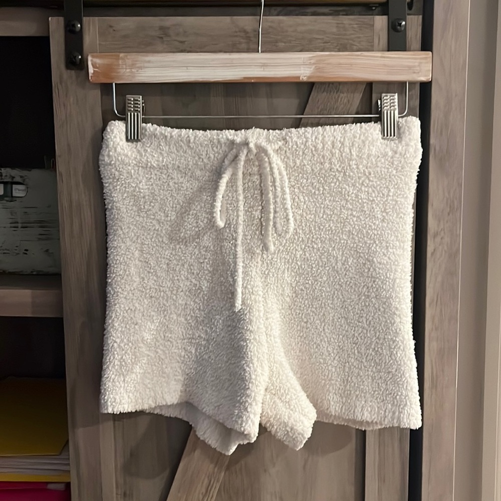 GARAGE Ivory Adjustable Tie Waist Fleece Shorts,Size P/S